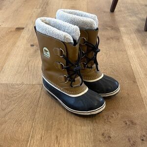 Like new youth sorel boots